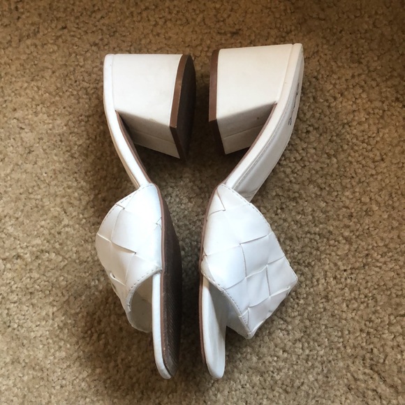 Full Bloom Collection// White woven Sandal - Picture 6 of 8